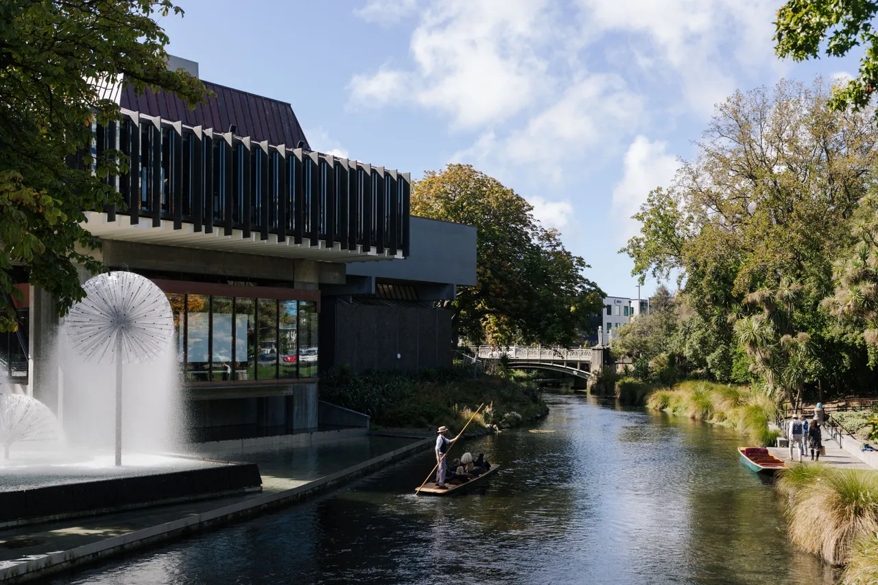 Meet Famil - Punting Town Hall
