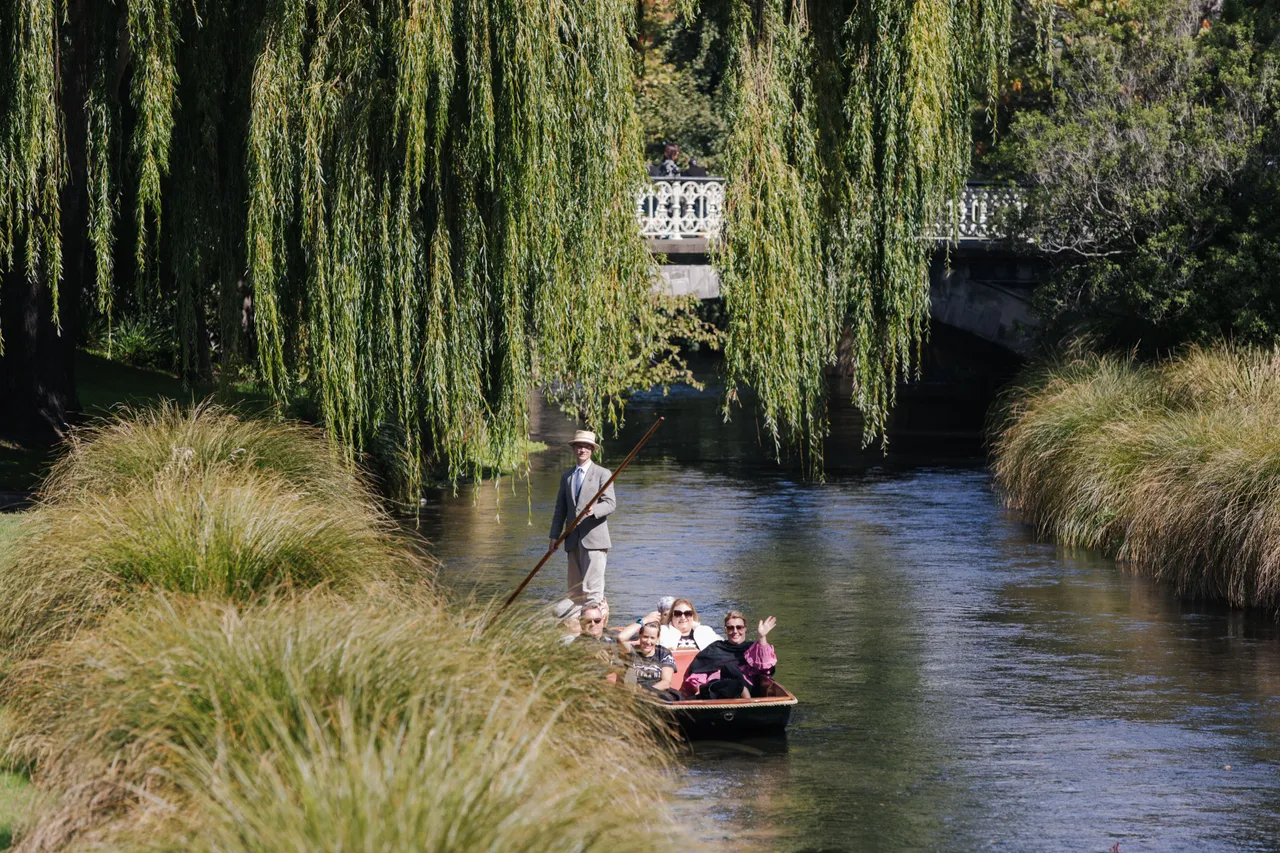 Meet Famil - Punting 