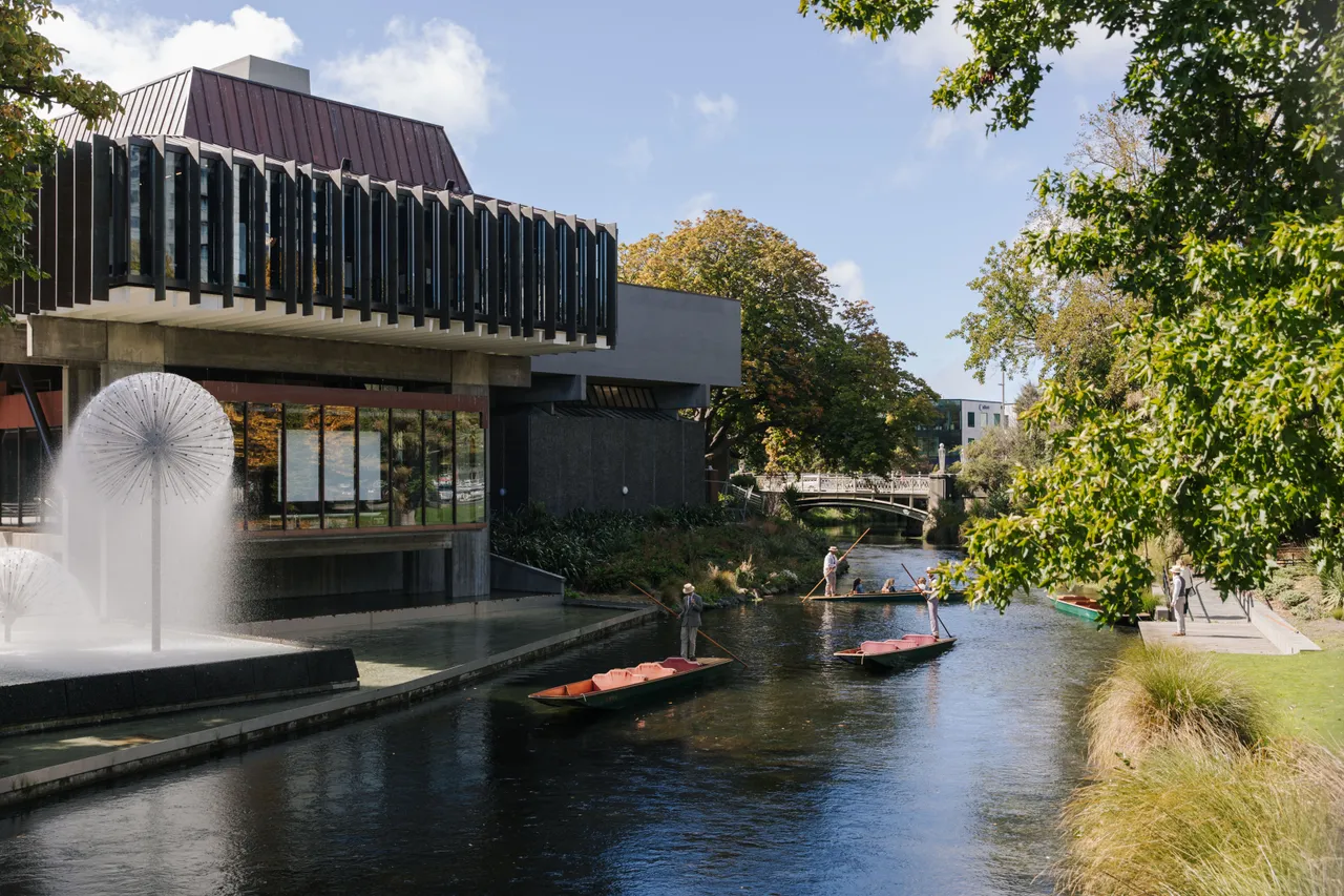 Meet Famil - Punting Town Hall