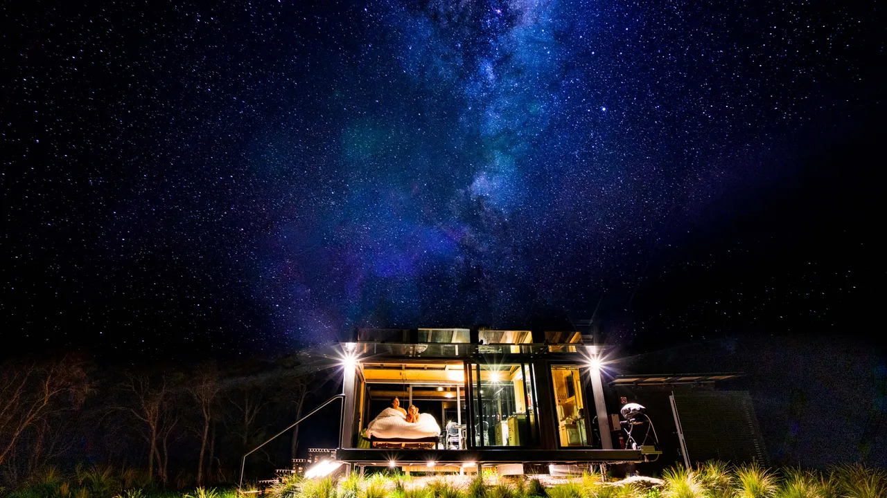 Couple admiring Stars from Korimako Purepod