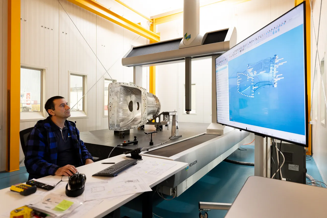 Water jet and vessel control manufacturing