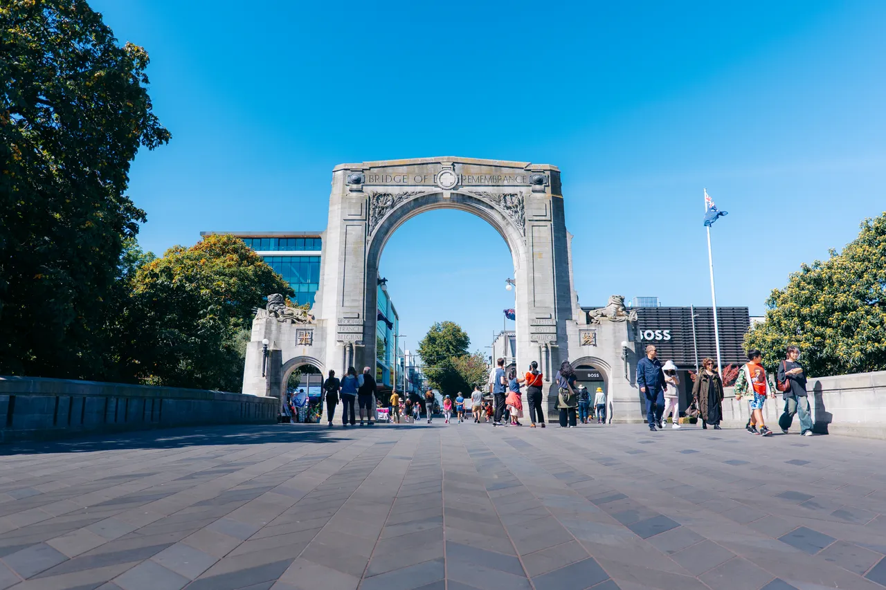 People on the Bridge of Remembrance