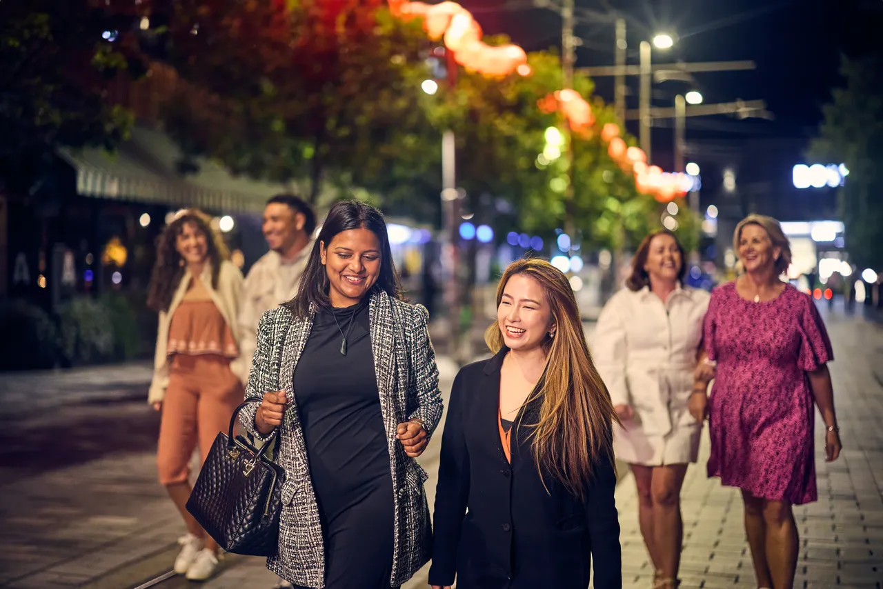 Night time stroll at Oxford Terrace