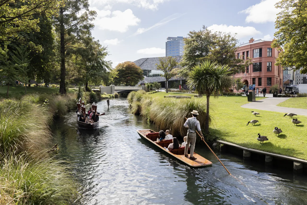 Punting and Waka on the Ōtākaro Avon River
