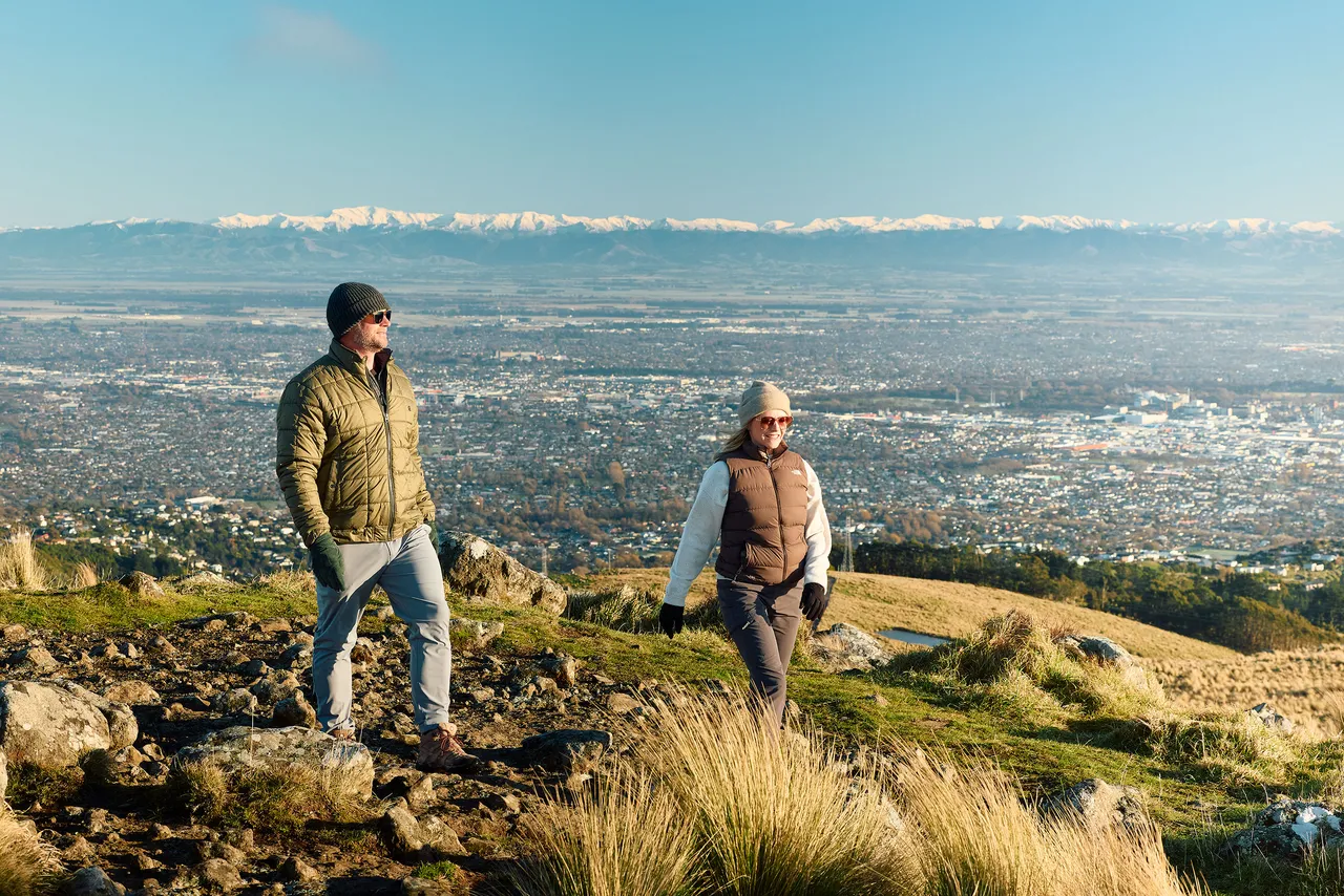 Couple Hiking at Mt Vernon Port Hills_0018