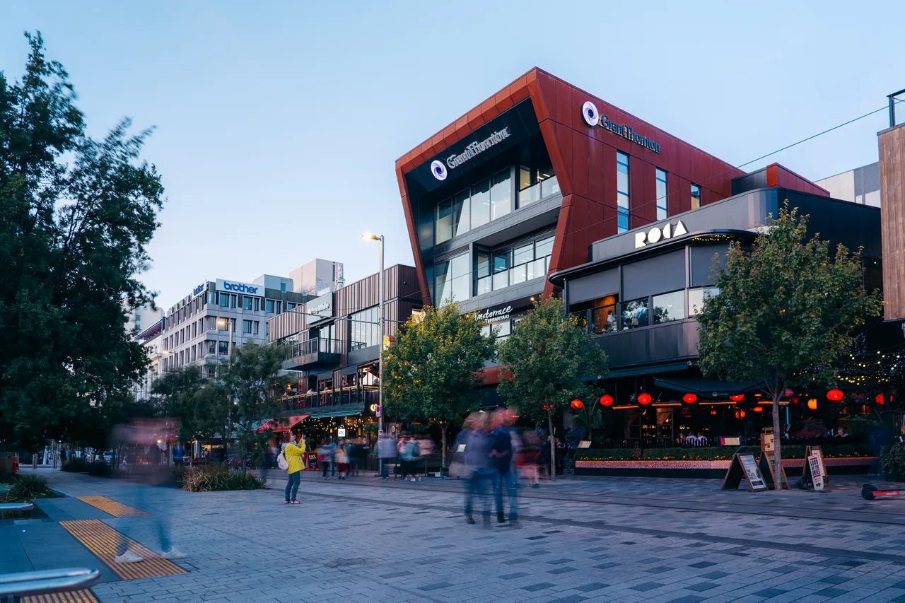 Restaurants along Oxford Terrace