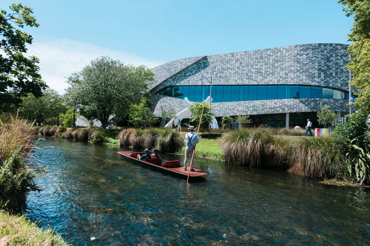Punting on the Avon Te Pae