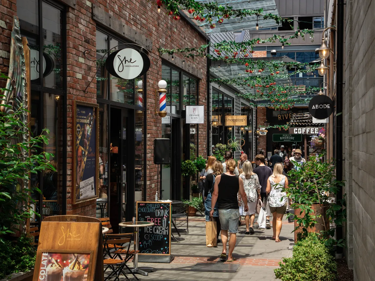 Riverside Lane (Riverside Market)