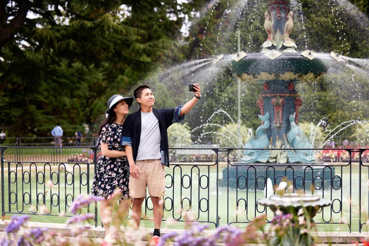 Couple taking photo at the Peacock Fountain of the Botanic Gardens