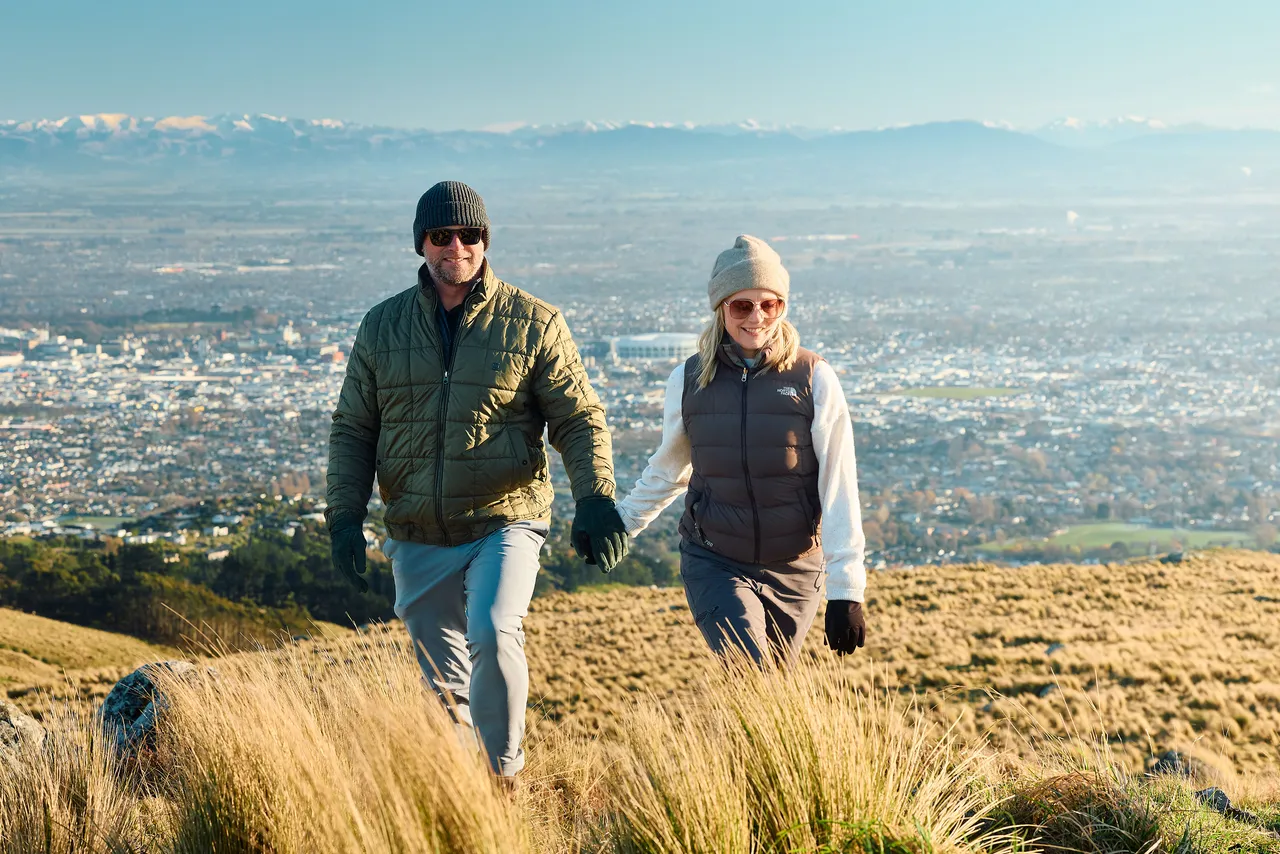 Couple hiking Mt Vernon