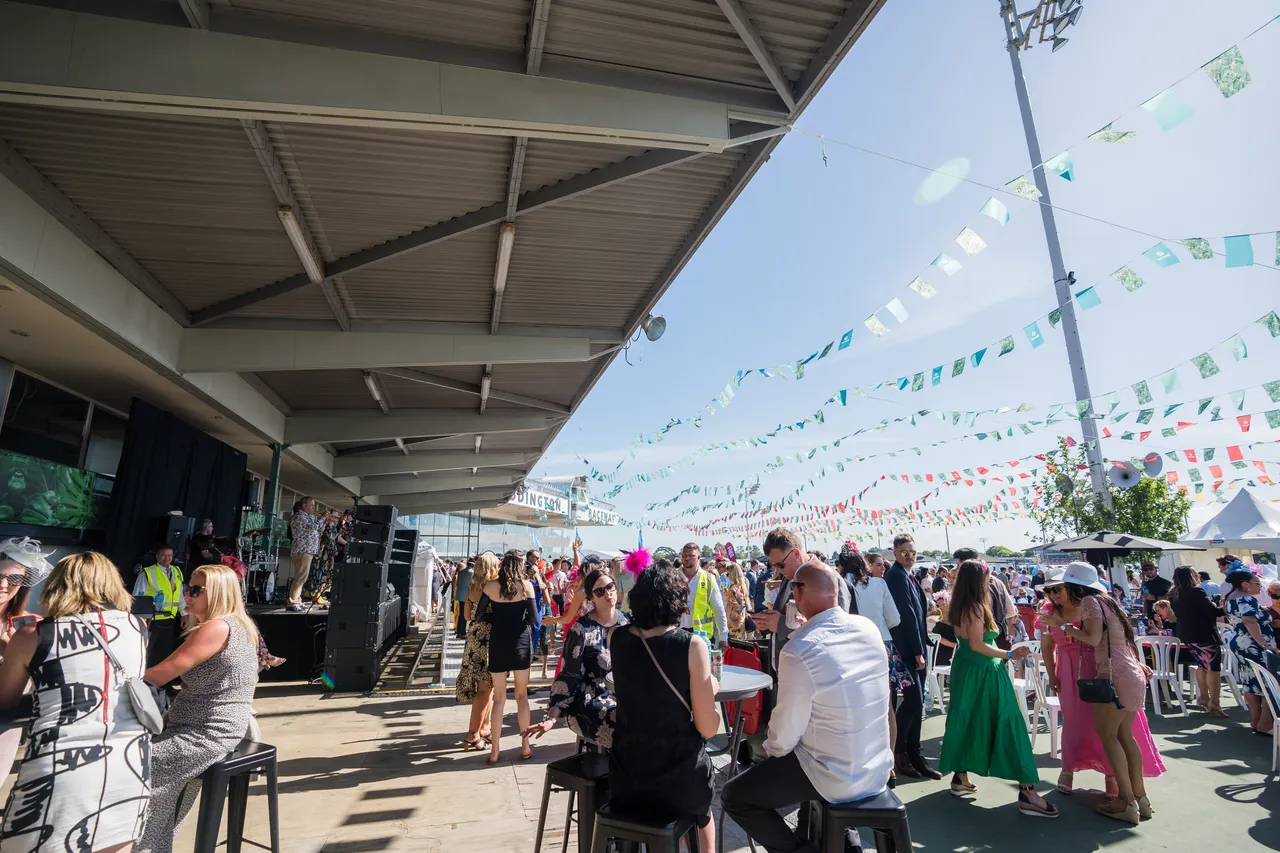 Addington Raceway Cup Day Crowds
