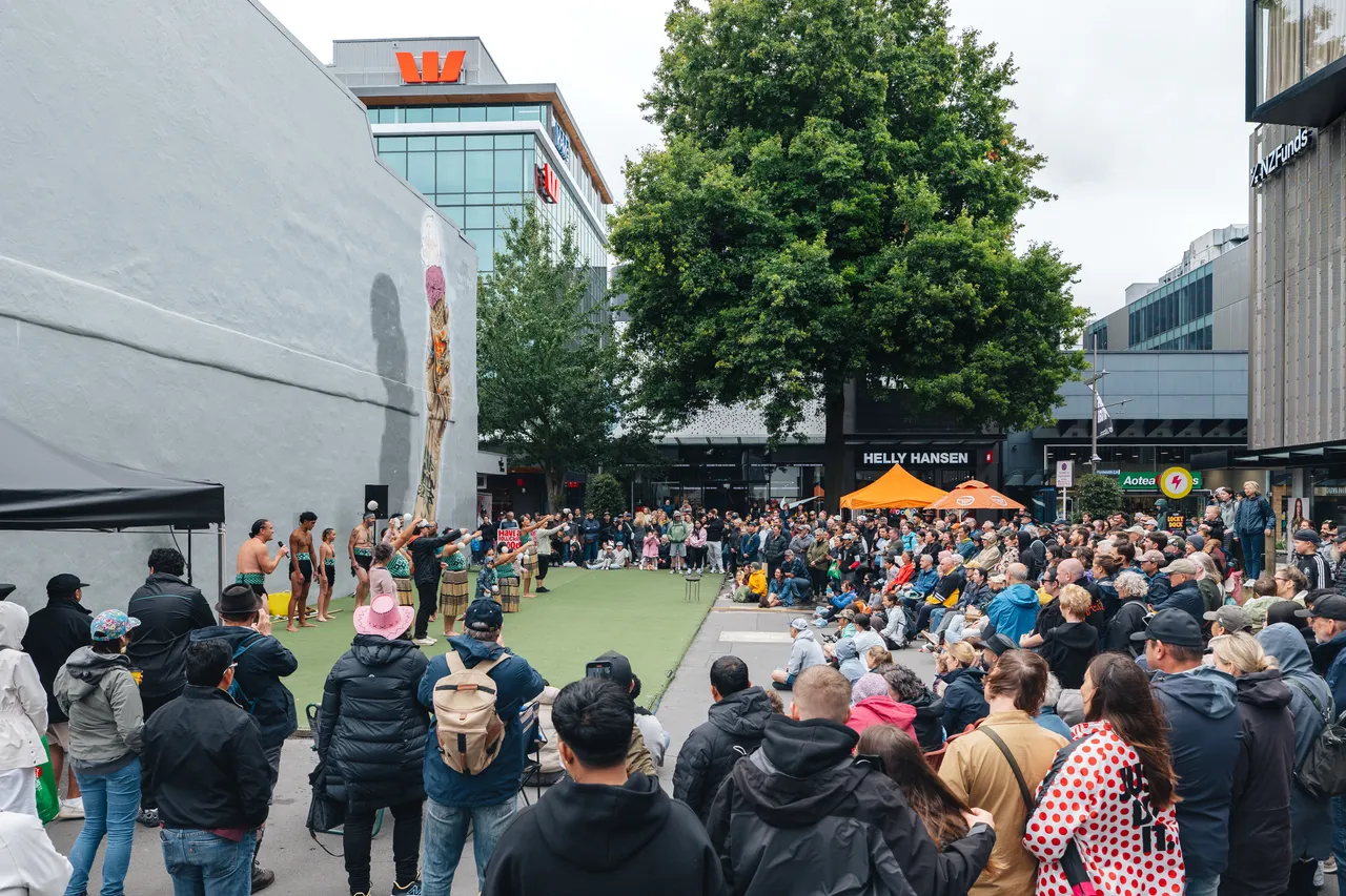 World Buskers Festival crowd