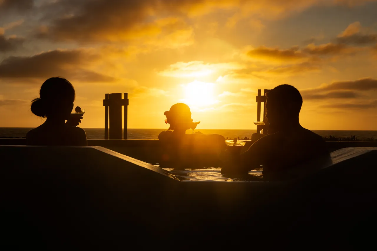 Sunrise soak at He Puna Taimoana