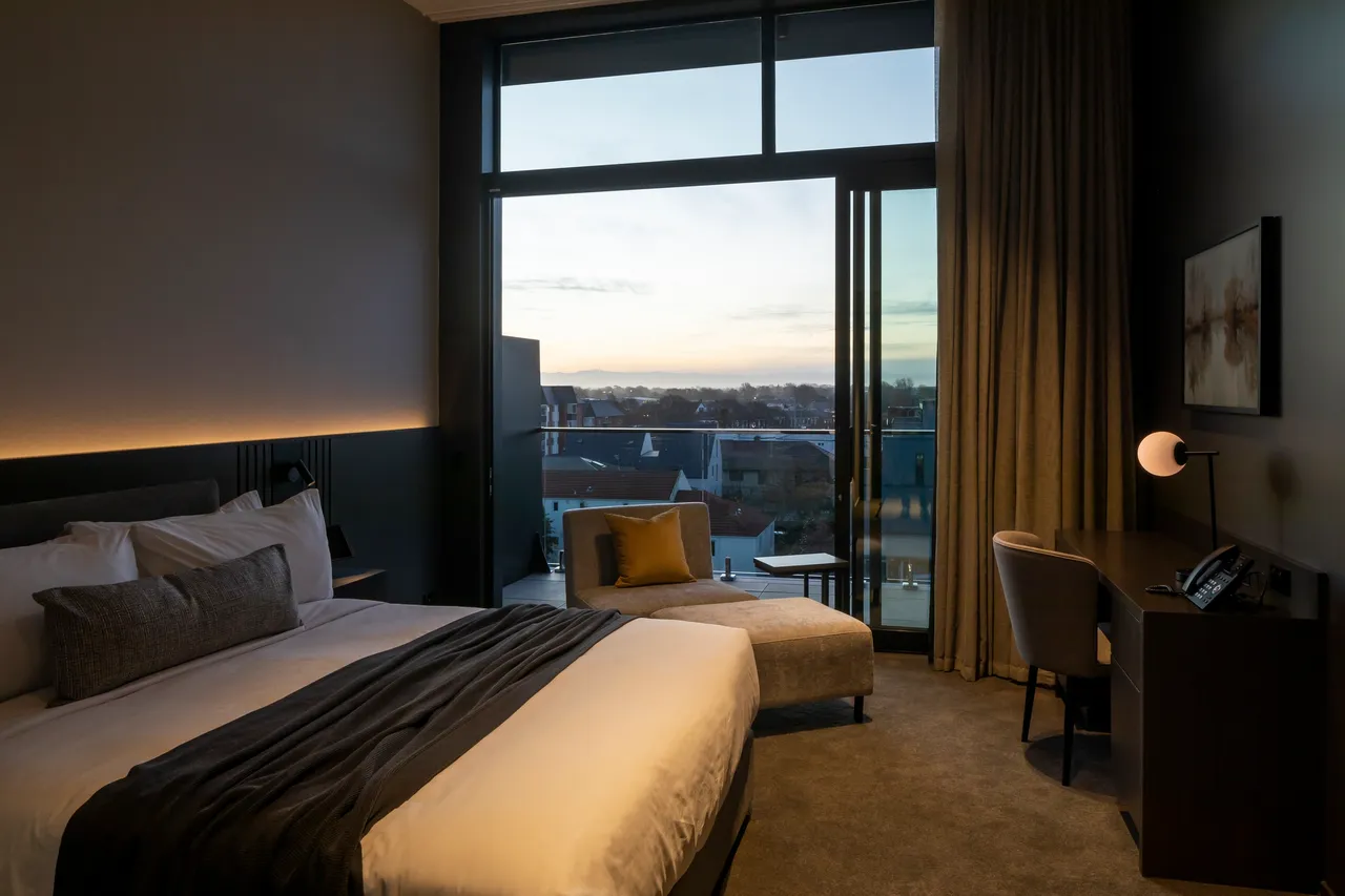 The Mayfair - Top of House King 
