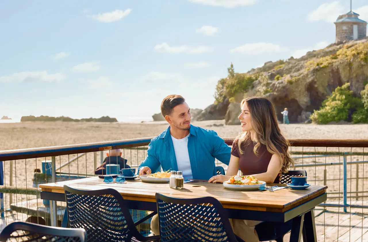 Couple dining at The Beach Sumner