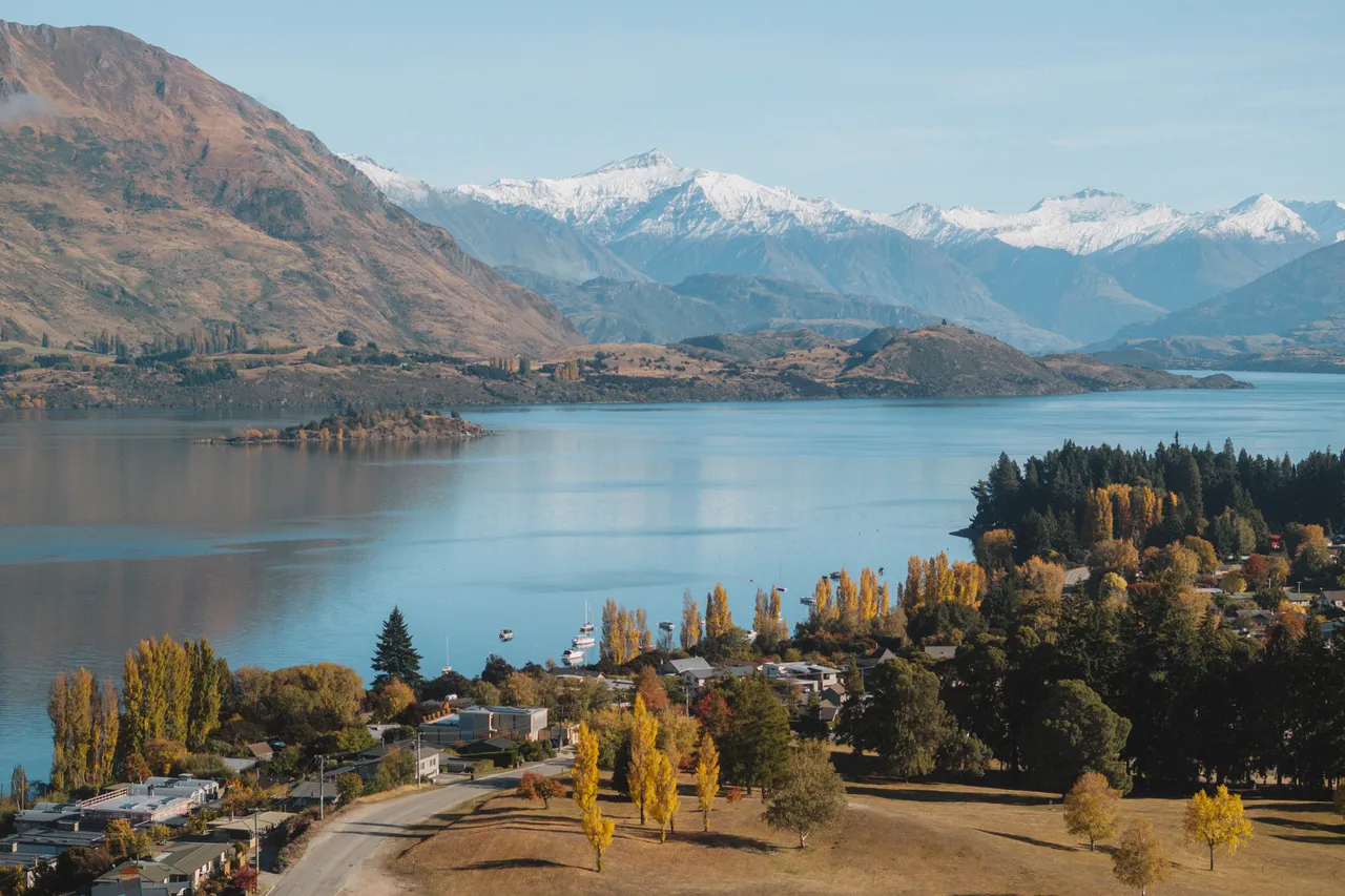 Lake Wānaka Autumn Scenic