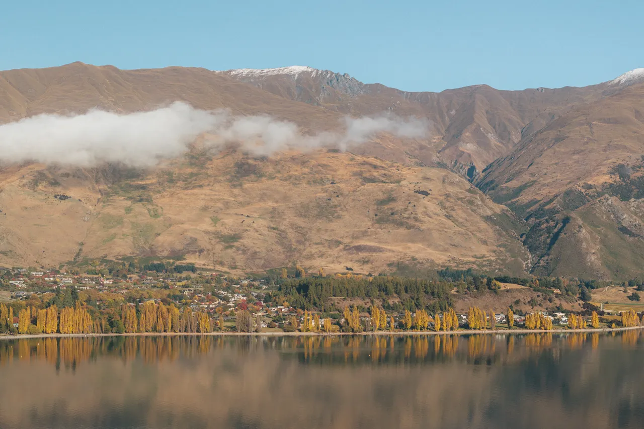 Lake Wānaka Autumn Scenic